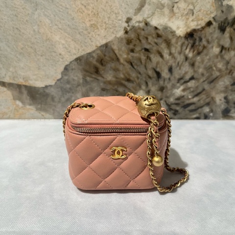 Chanel乾燥花色羊皮金球化妝包