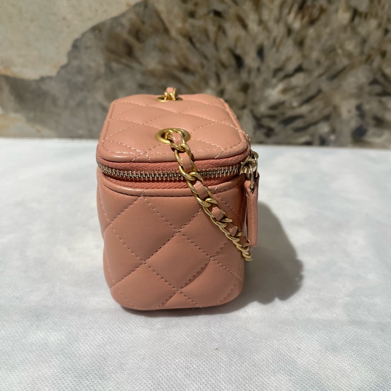 Chanel乾燥花色羊皮金球化妝包-2