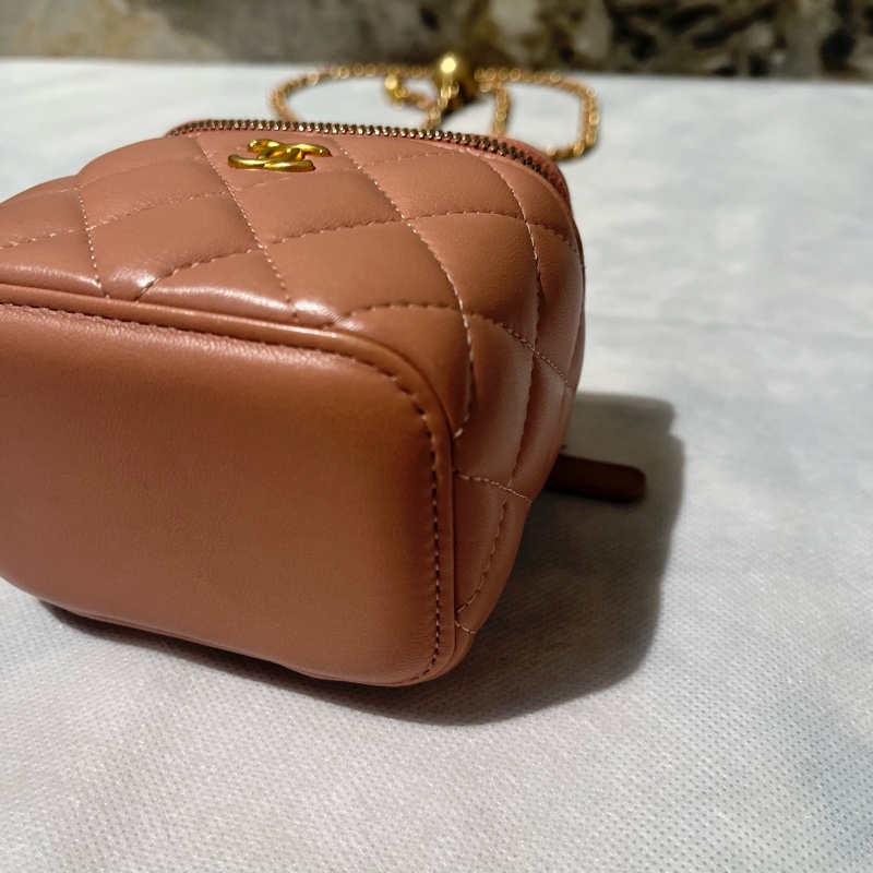 Chanel乾燥花色羊皮金球化妝包-6