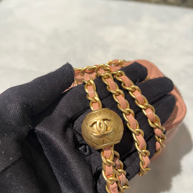 Chanel乾燥花色羊皮金球化妝包-8