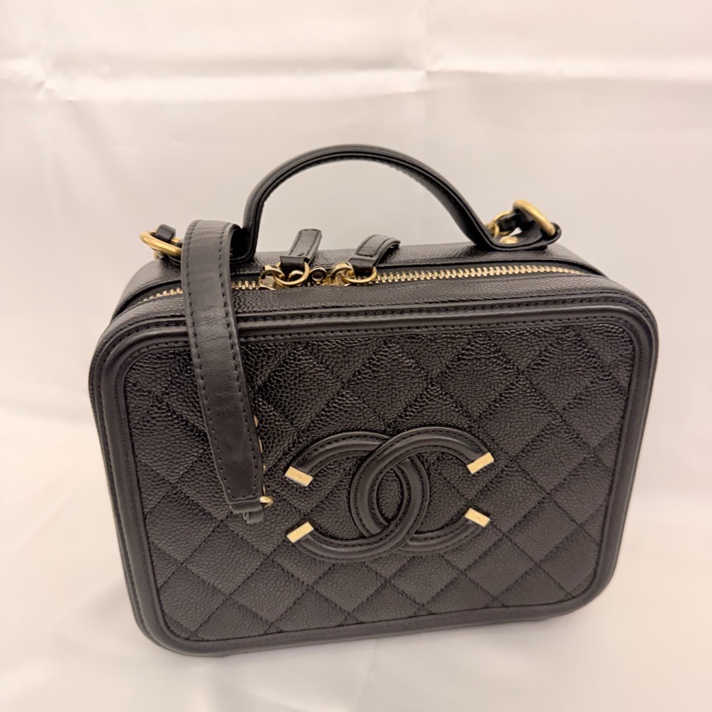 Chanel Vanity case 黑荔枝皮斜背包-1