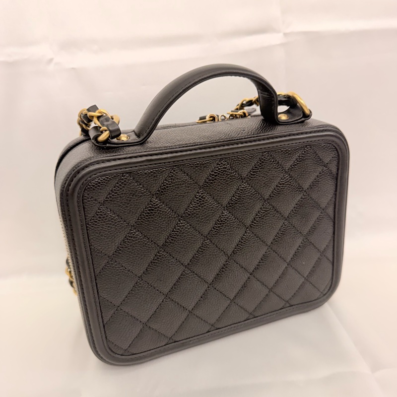 Chanel Vanity case 黑荔枝皮斜背包-11