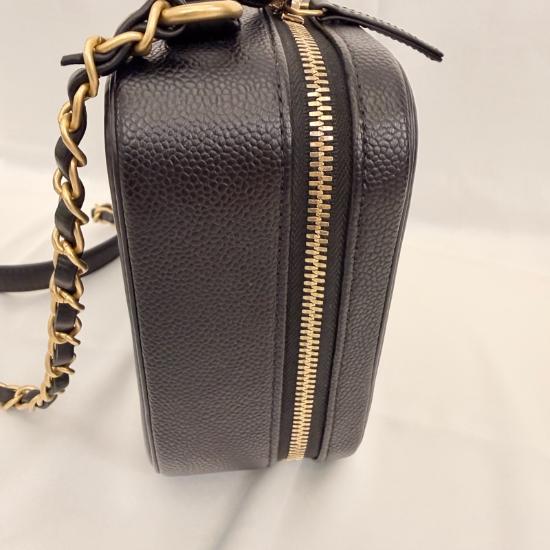 Chanel Vanity case 黑荔枝皮斜背包-15