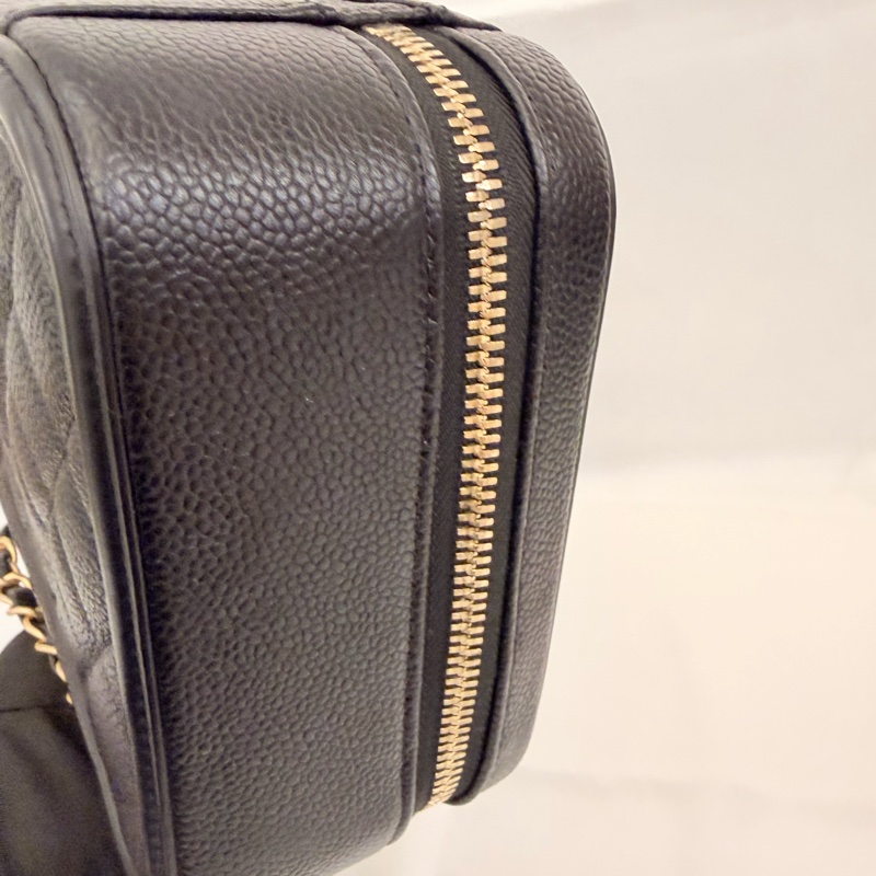 Chanel Vanity case 黑荔枝皮斜背包-17