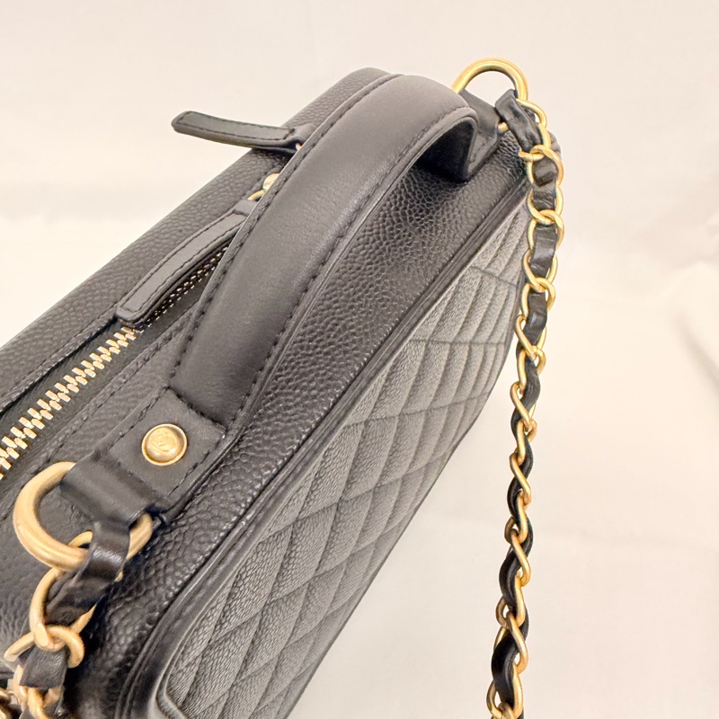 Chanel Vanity case 黑荔枝皮斜背包-18