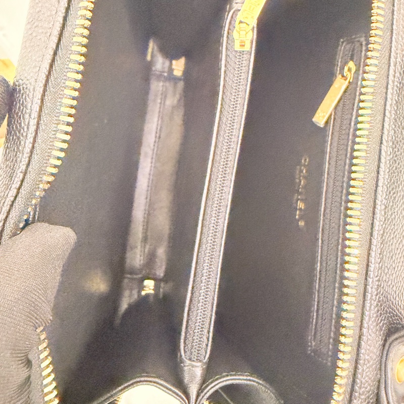 Chanel Vanity case 黑荔枝皮斜背包-19