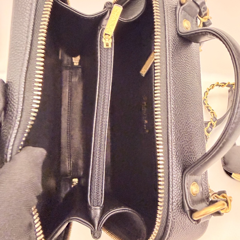 Chanel Vanity case 黑荔枝皮斜背包-21
