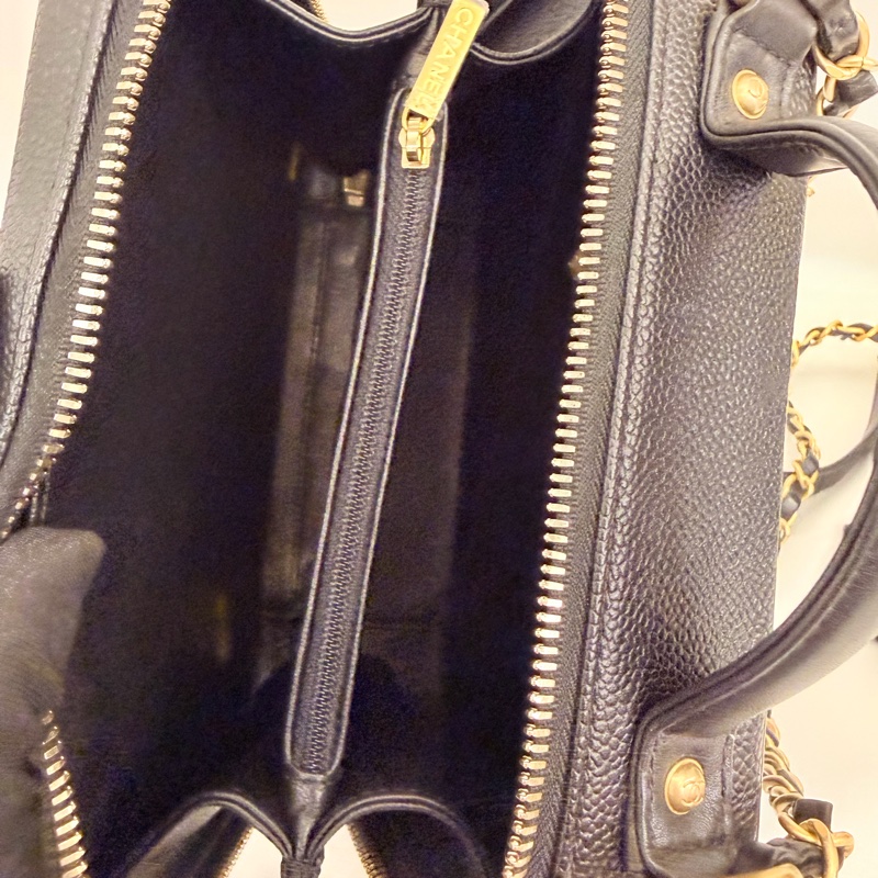 Chanel Vanity case 黑荔枝皮斜背包-22