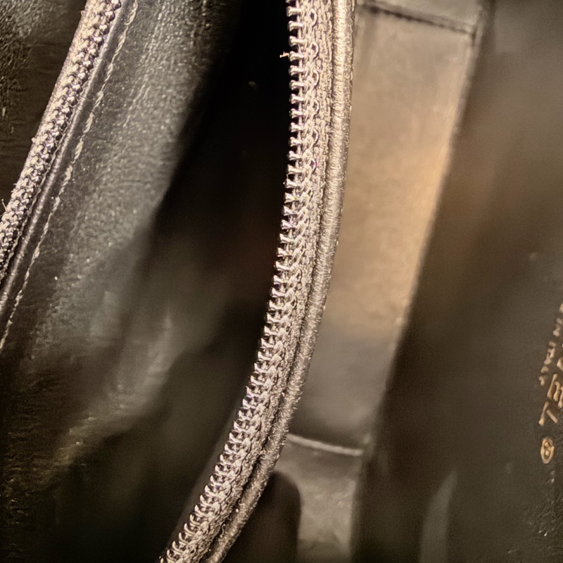 Chanel Vanity case 黑荔枝皮斜背包-24