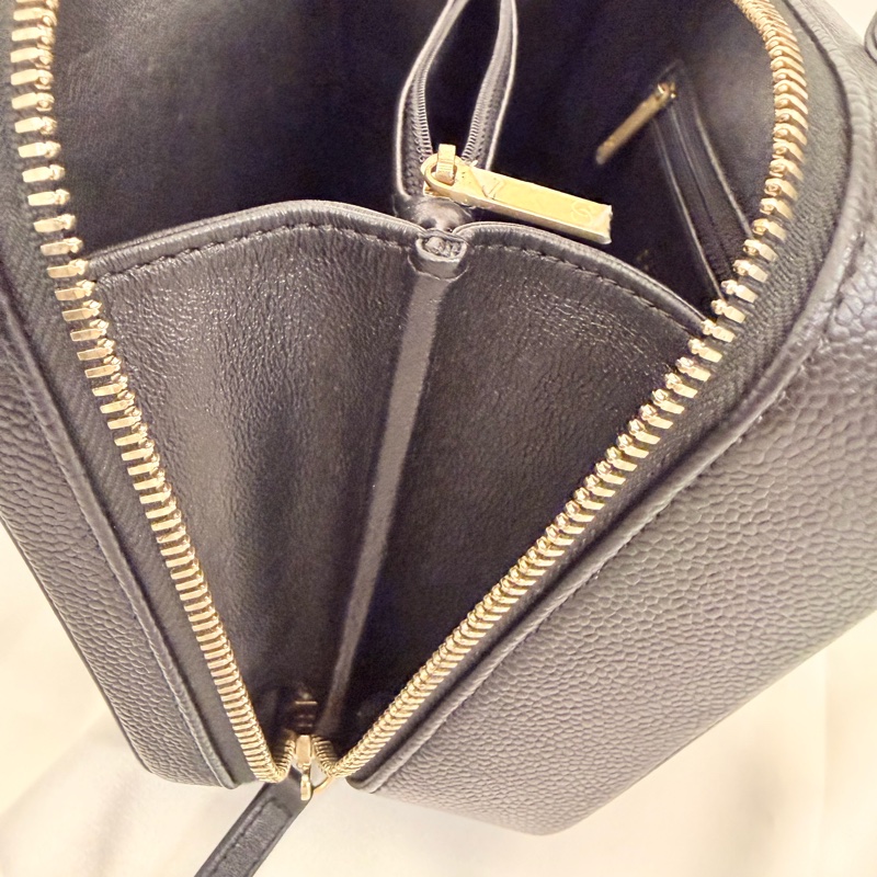 Chanel Vanity case 黑荔枝皮斜背包-25