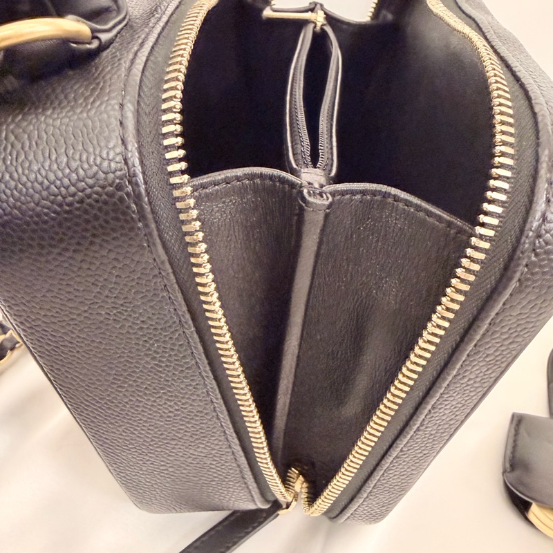 Chanel Vanity case 黑荔枝皮斜背包-26