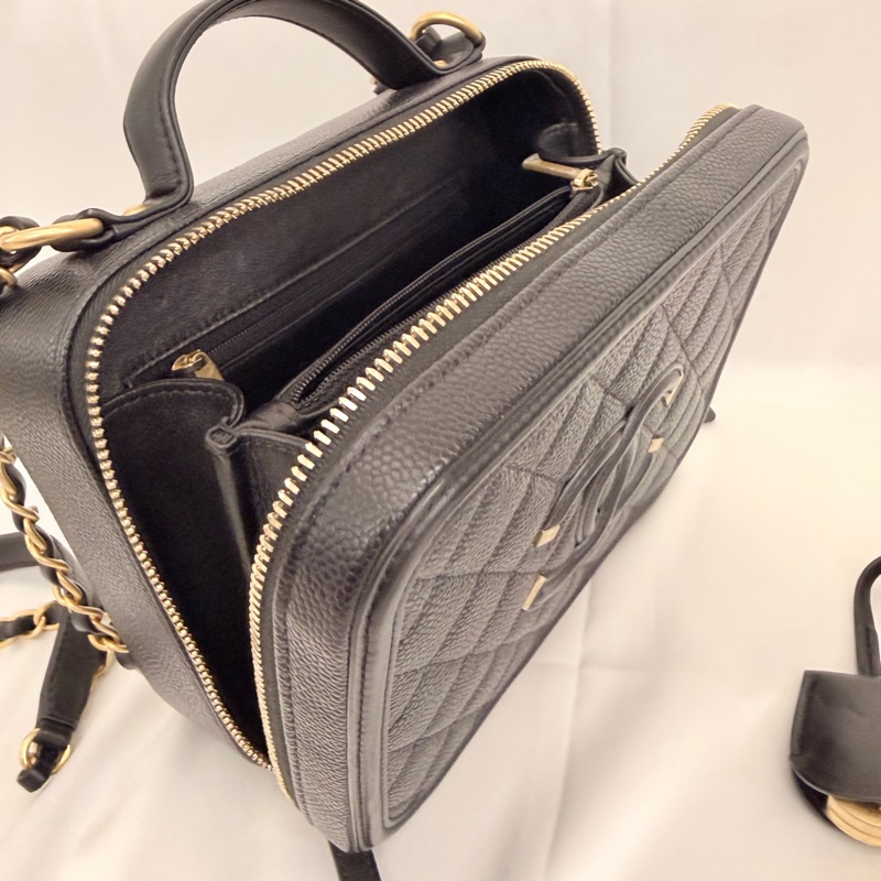 Chanel Vanity case 黑荔枝皮斜背包-27