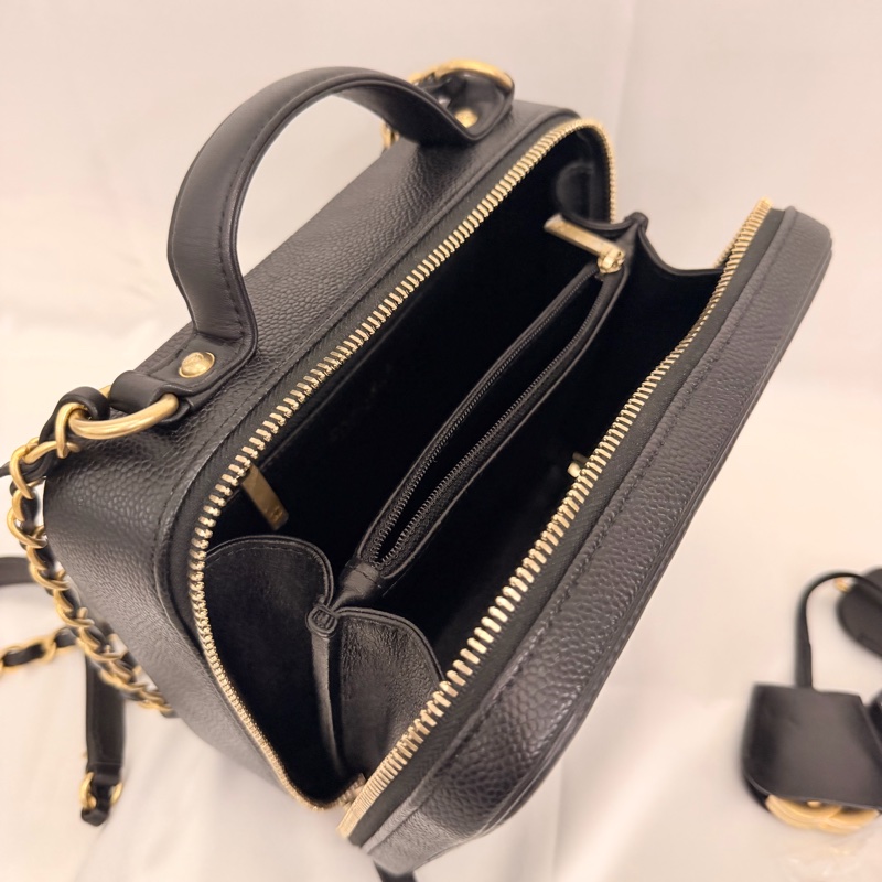 Chanel Vanity case 黑荔枝皮斜背包-28