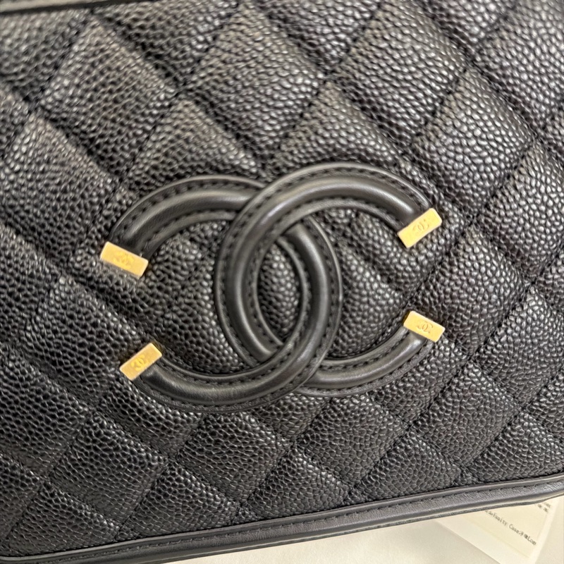 Chanel Vanity case 黑荔枝皮斜背包-29
