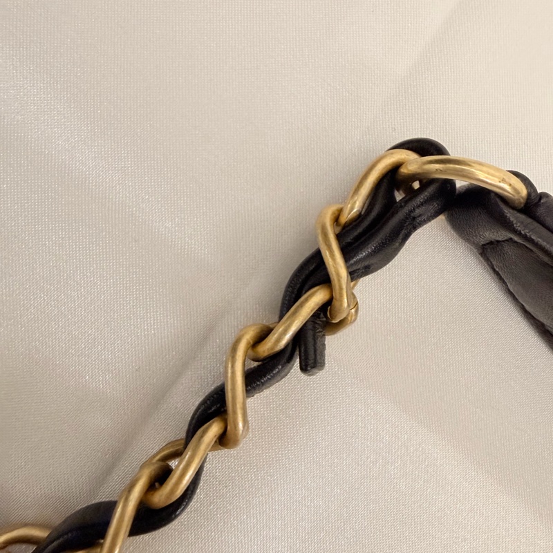 Chanel Vanity case 黑荔枝皮斜背包-32