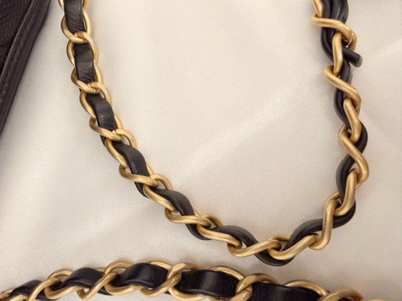 Chanel Vanity case 黑荔枝皮斜背包-35