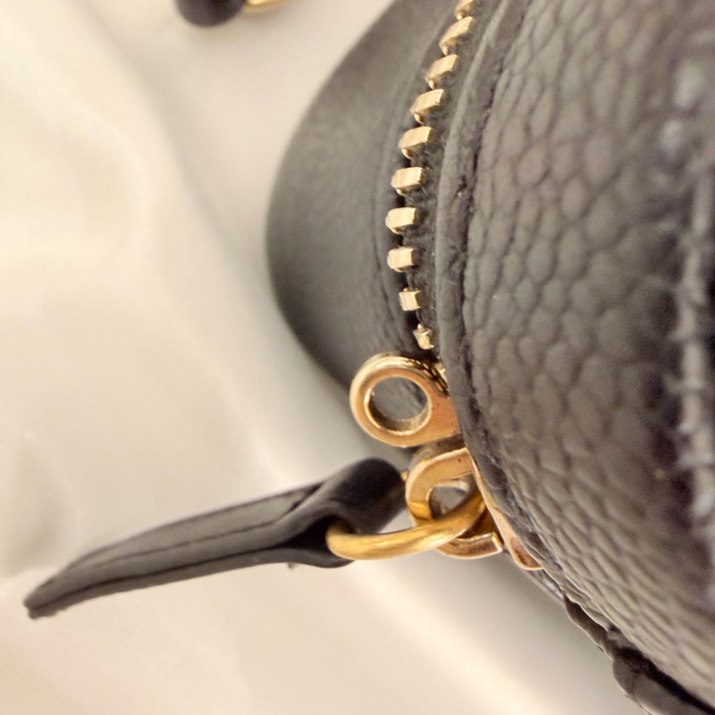 Chanel Vanity case 黑荔枝皮斜背包-43