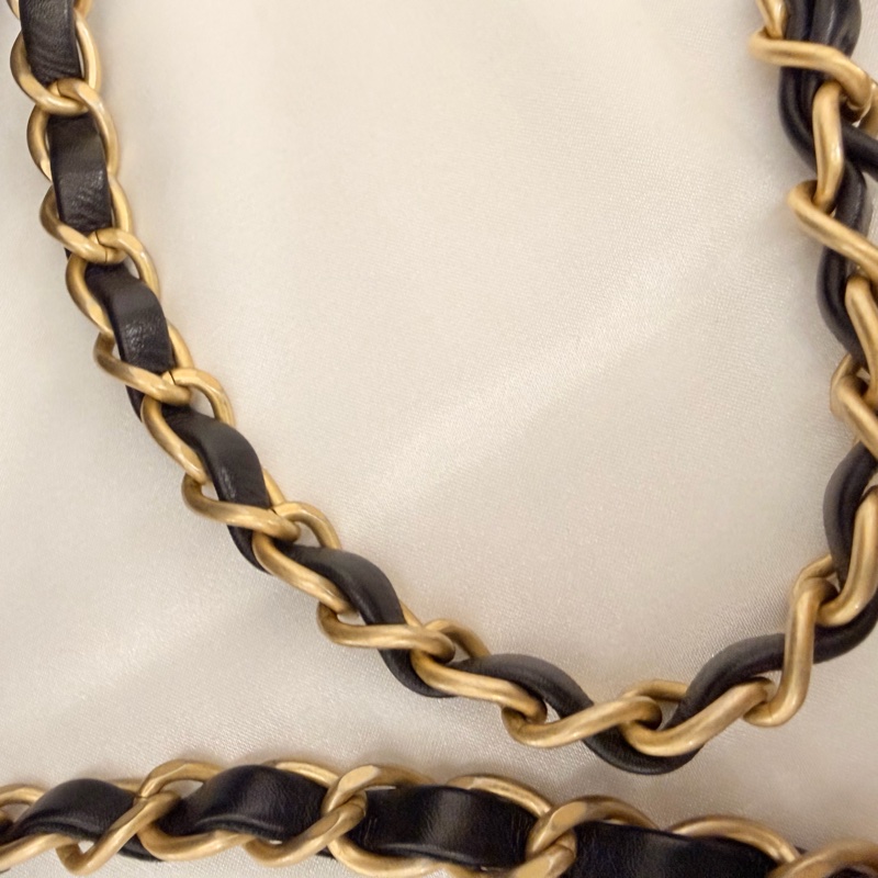 Chanel Vanity case 黑荔枝皮斜背包-51