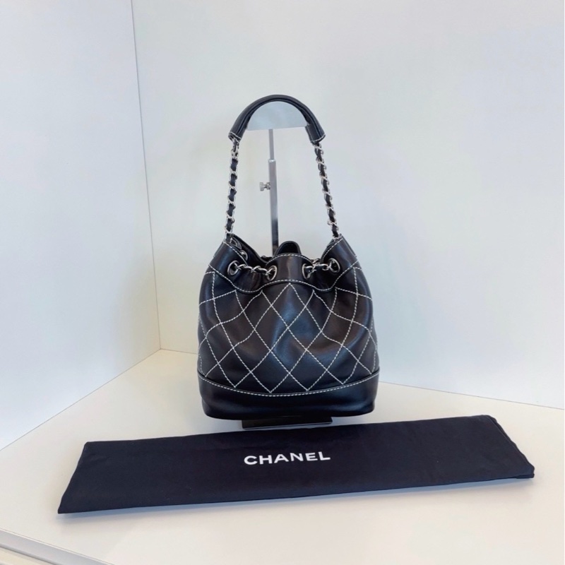💎Chanel香奈兒｜黑色外縫線水桶包｜舒適軟牛皮｜稀有‼️-1