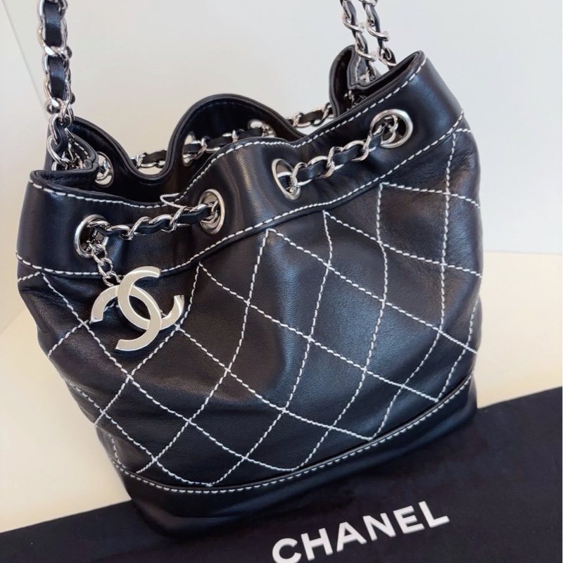 💎Chanel香奈兒｜黑色外縫線水桶包｜舒適軟牛皮｜稀有‼️-6