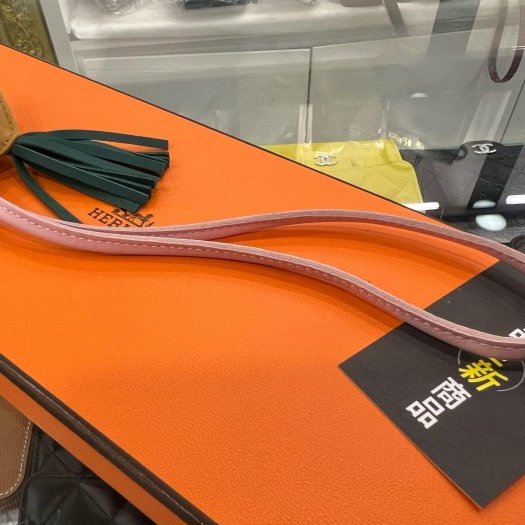 東區正精品㊣HERMES 全新愛馬仕奶茶色拼錦葵紫薄荷綠小馬吊飾掛飾Z刻 RZ6433-5