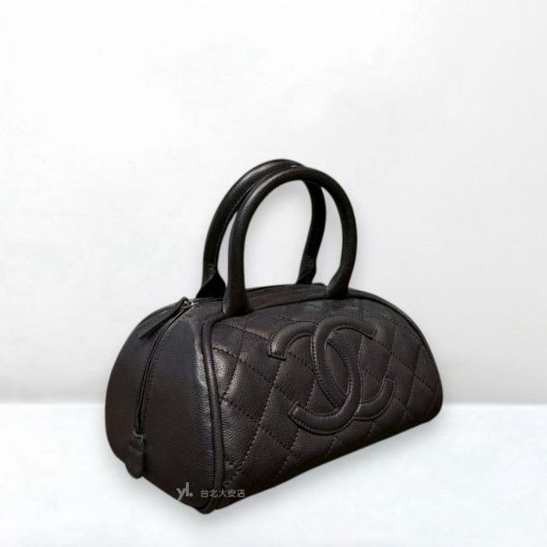 A13065-CHANEL 黑色荔枝牛皮大logo保齡球包A30803-1