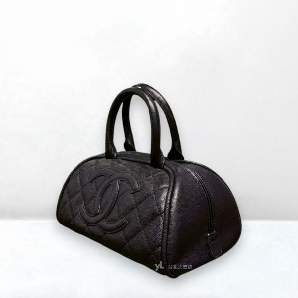 A13065-CHANEL 黑色荔枝牛皮大logo保齡球包A30803-2