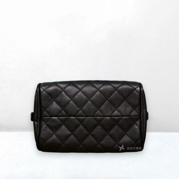 A13065-CHANEL 黑色荔枝牛皮大logo保齡球包A30803-4