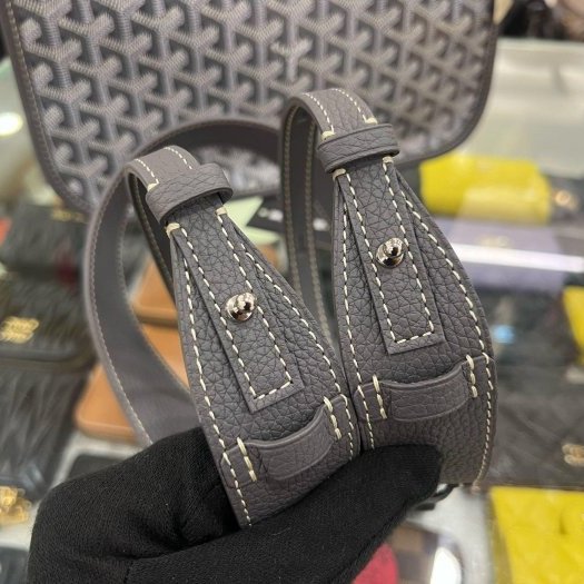 東區正精品㊣GOYARD MUSETTE 全新灰色圖騰手工繪製斜背包肩背包RZ6434-14