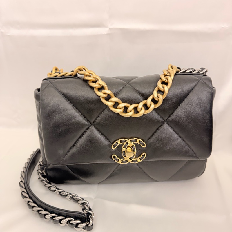 Chanel 黑羊皮19斜背包-5