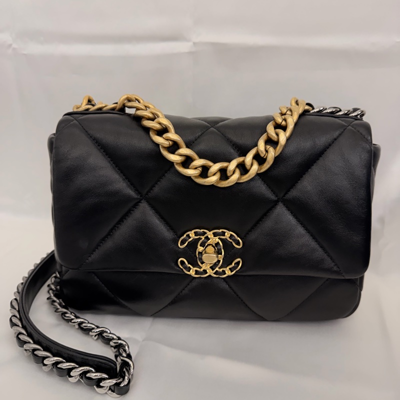Chanel 黑羊皮19斜背包-7