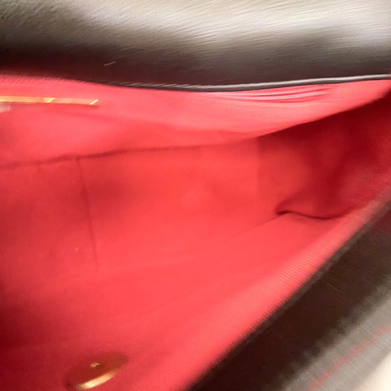 Chanel 黑羊皮19斜背包-21