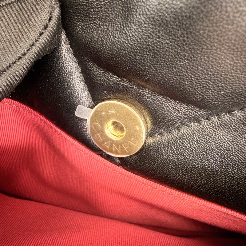 Chanel 黑羊皮19斜背包-33