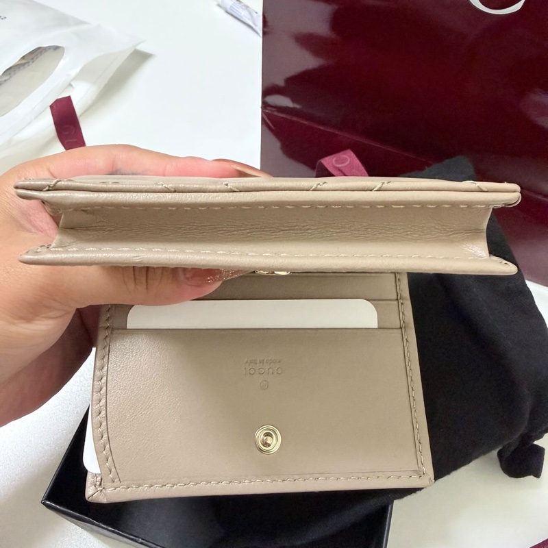 GUCCI 奶茶色短夾-3