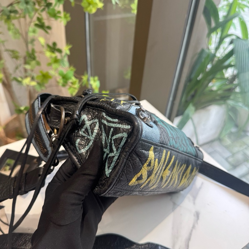 ✨99新Balenciaga巴黎世家 絕版塗鴉機車包 單肩包手提包斜背包 💛正品保障-3