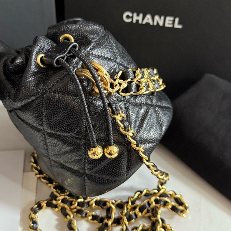 CHANEL香奈兒 黑金魚子醬牛皮22K菱格金扣抽繩鏈條 金珠水桶包單肩斜挎手拿包-2