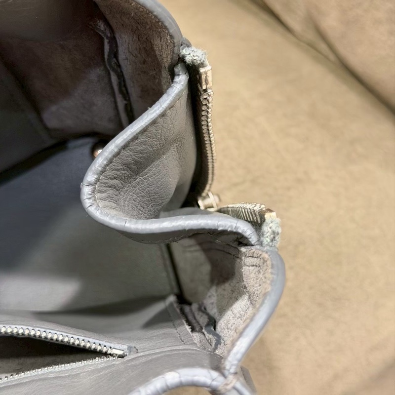 BALENCIAGA Mini Zip Papier 小羊皮手提斜背兩用包-23