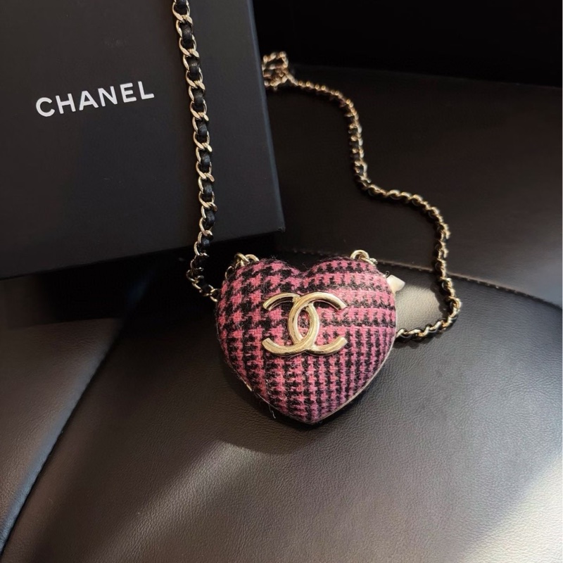 Chanel 秀款 22k粉紫色爱心毛呢斜挎 小爱心包 7*6*2-1