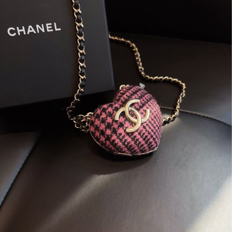 Chanel 秀款 22k粉紫色爱心毛呢斜挎 小爱心包 7*6*2-2