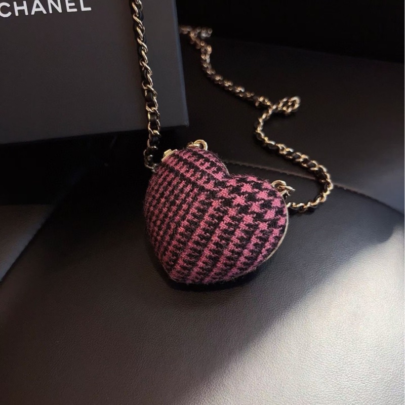 Chanel 秀款 22k粉紫色爱心毛呢斜挎 小爱心包 7*6*2-4
