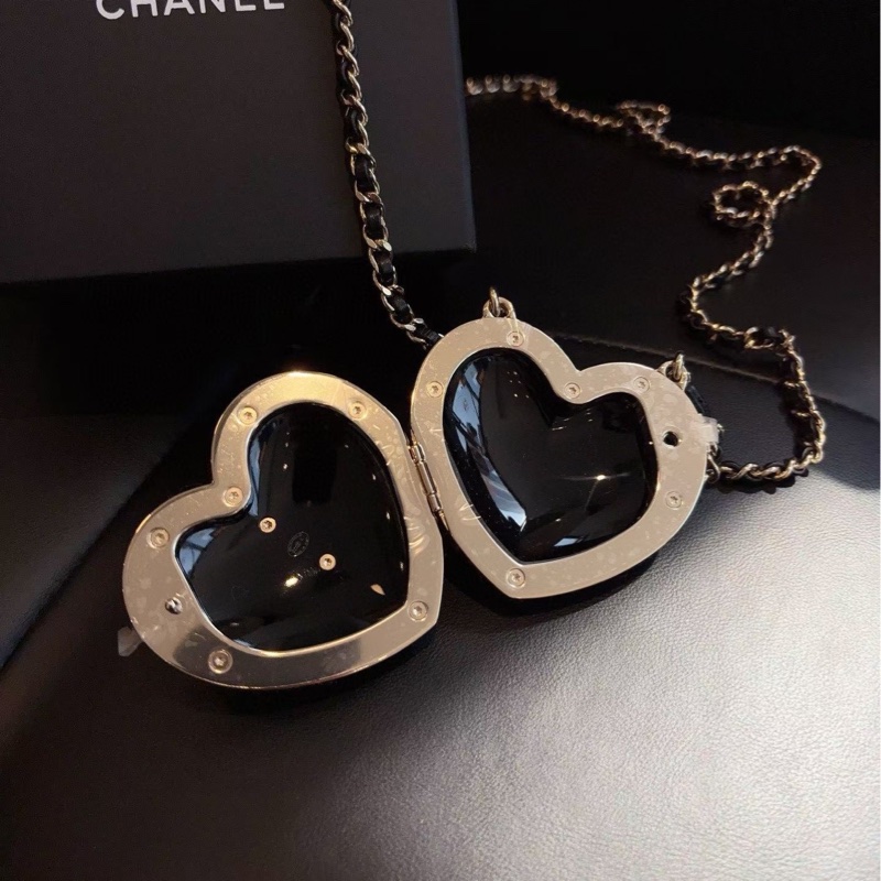 Chanel 秀款 22k粉紫色爱心毛呢斜挎 小爱心包 7*6*2-5