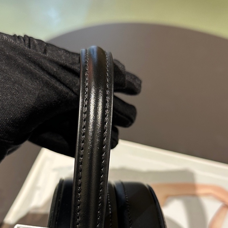 賽琳celine 凱旋門大logo月餅包 黑色 尺寸:寬15c-7