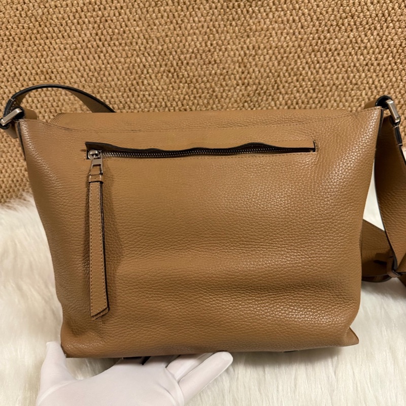Loewe 羅意威 焦糖色郵差包 底長30cm-1