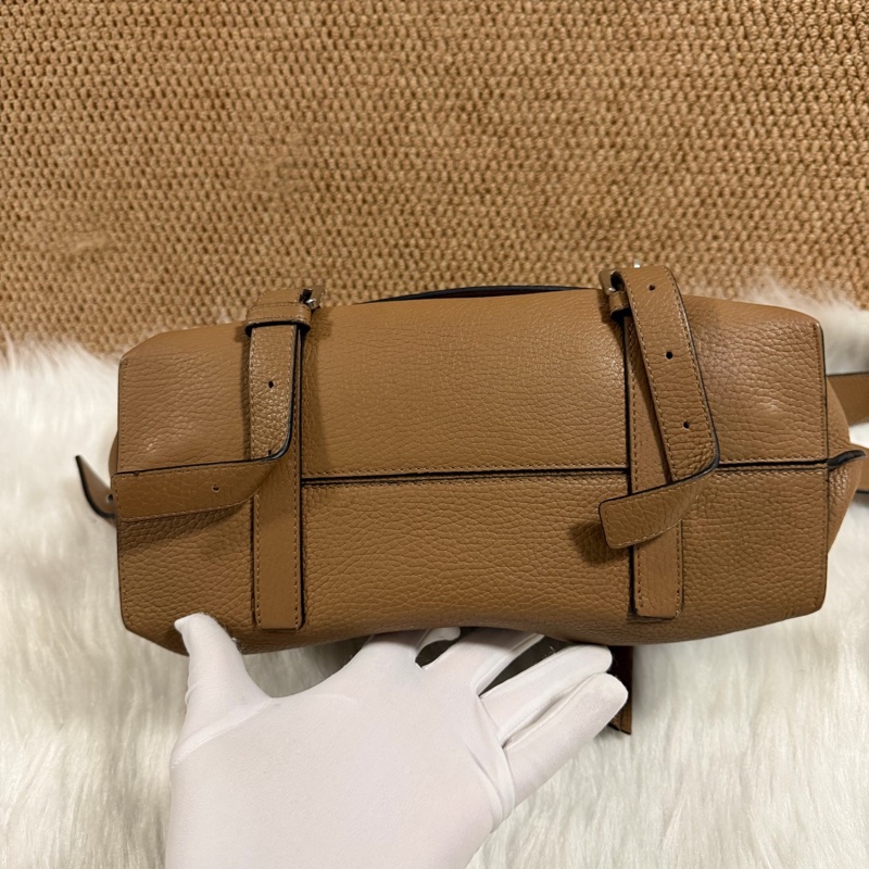 Loewe 羅意威 焦糖色郵差包 底長30cm-4