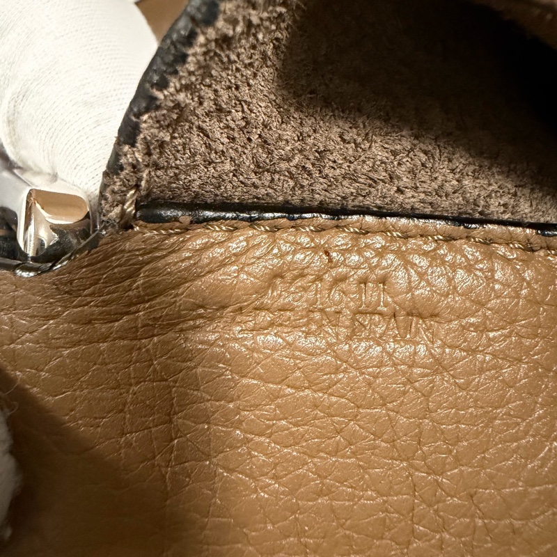 Loewe 羅意威 焦糖色郵差包 底長30cm-10