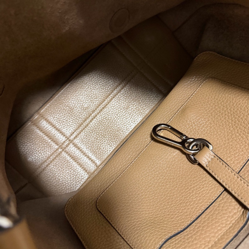 Loewe 羅意威 焦糖色郵差包 底長30cm-11