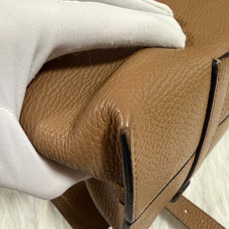 Loewe 羅意威 焦糖色郵差包 底長30cm-16