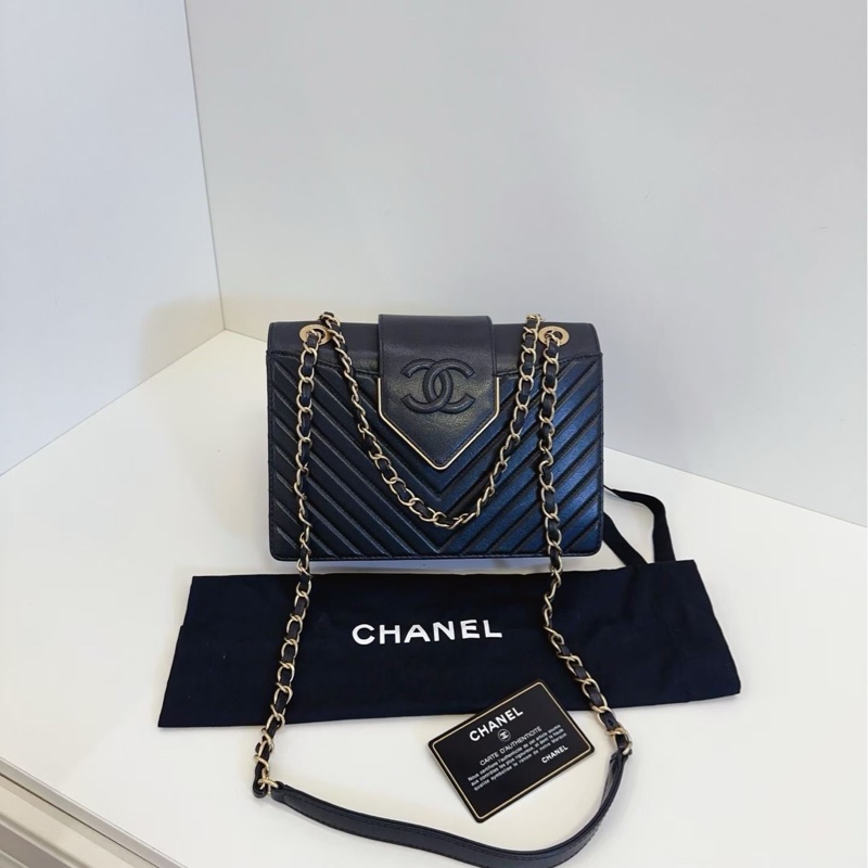 Chanel邮差包链条包，黑金V字纹，可单间可斜挎，经典款-0