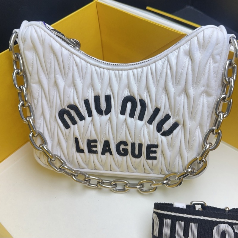 繆繆/MIUMIU褶皺 matelasse cire hobo 單肩包復古油蠟皮  尺寸20*5*17-0