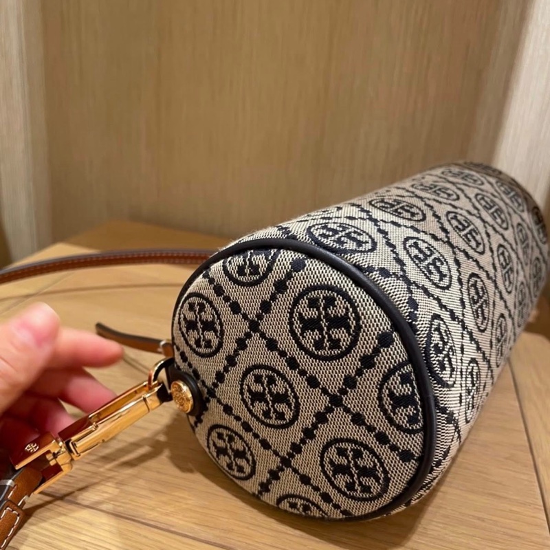 Tory Burch T MONOGRAM CYLINDER BAG深藍老花色滾桶包-3